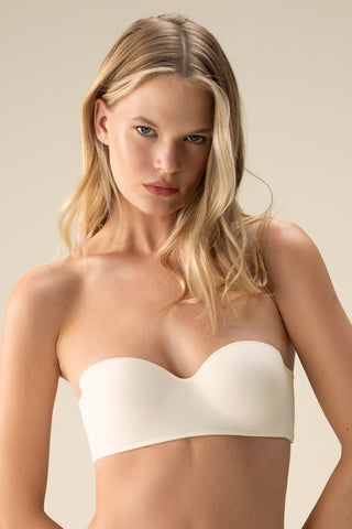 Brasier strapless con copa