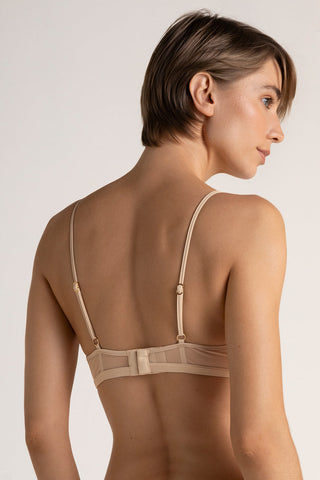 Touché México, Brasier triangular con copa, Ropa intima femenina